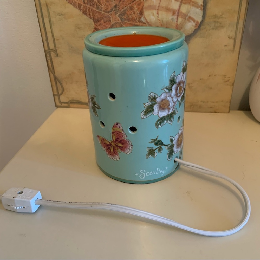 Scentsy Warmer Madame Butterfly Mint color retired * RARE * stunning
